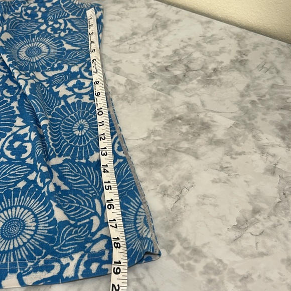 LULEMON WOMENS ACTIVEWEAR TANK TOP BLUE WHITE FLORAL Sz MD o LG - Picture 9 of 10